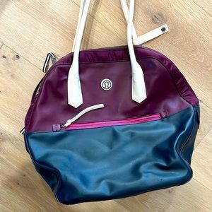 Lululemon carry-all bag!